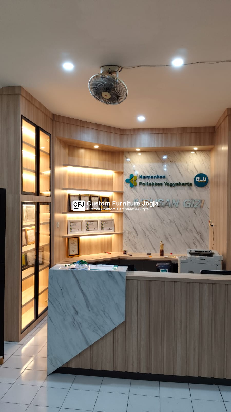 Meja front office custom